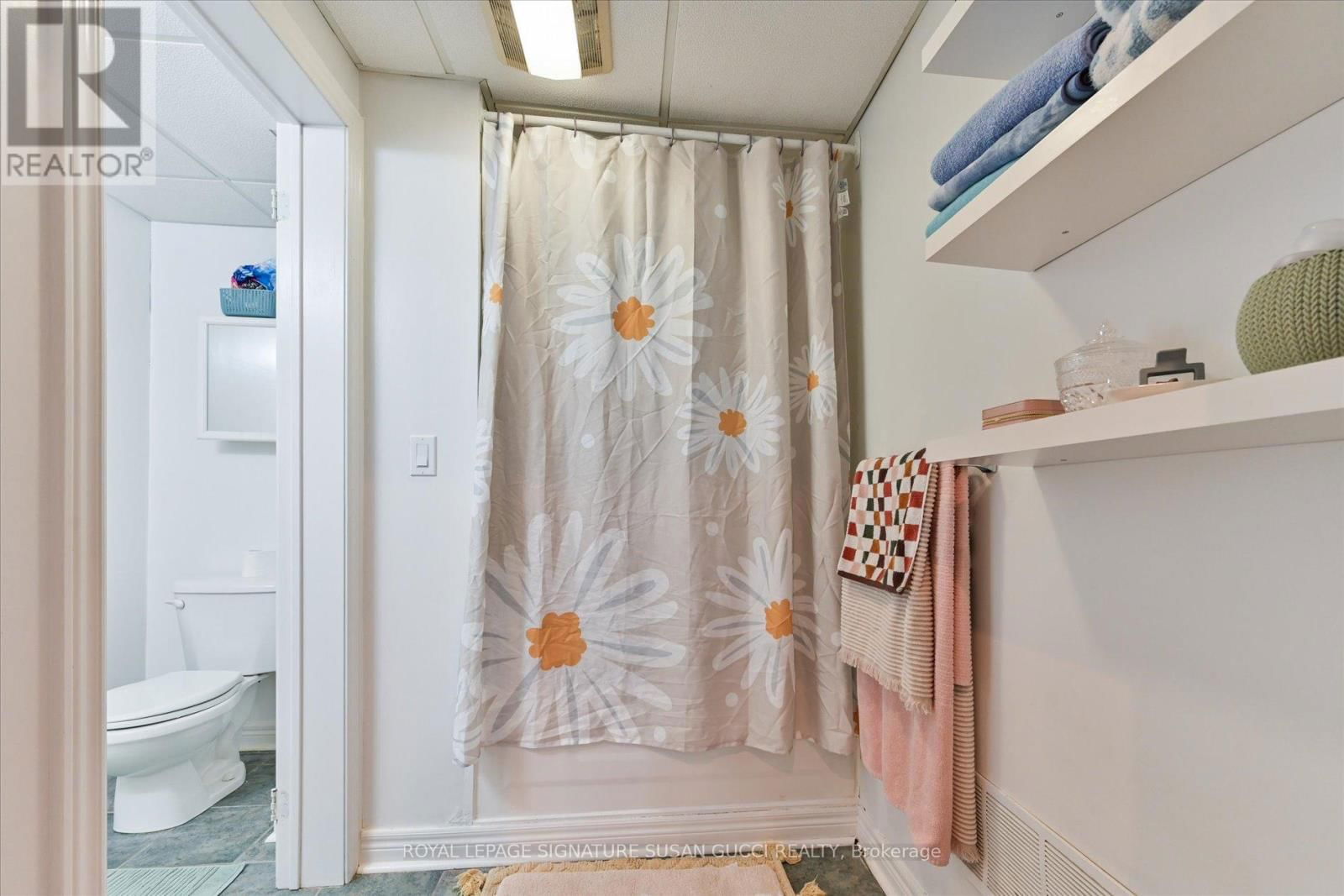 454 DONLANDS AVENUE Image 33
