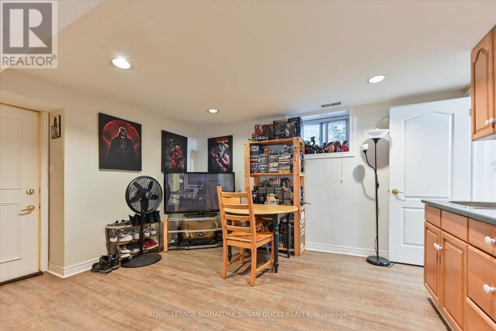 454 DONLANDS AVENUE Image 35