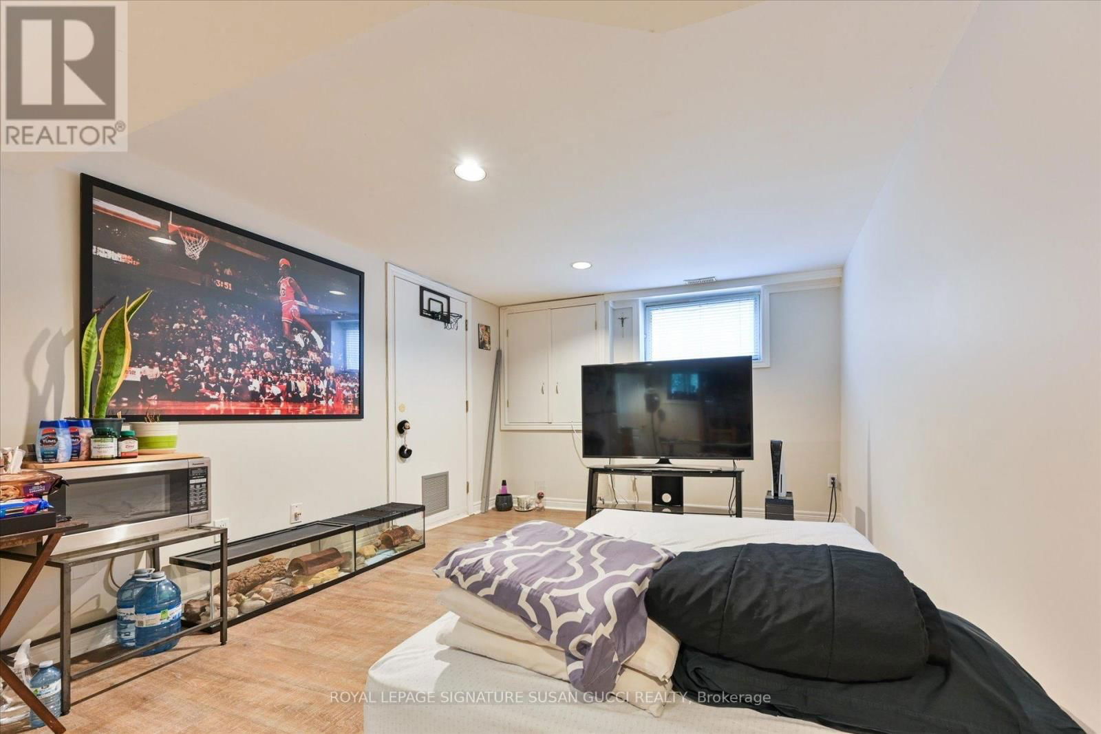 454 DONLANDS AVENUE Image 37