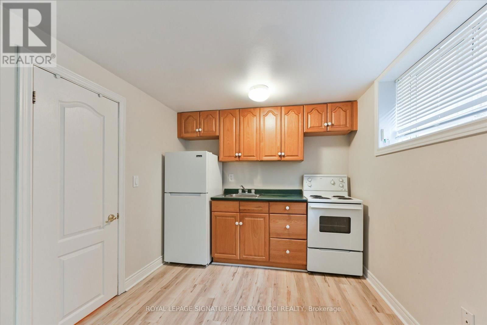 454 DONLANDS AVENUE Image 41