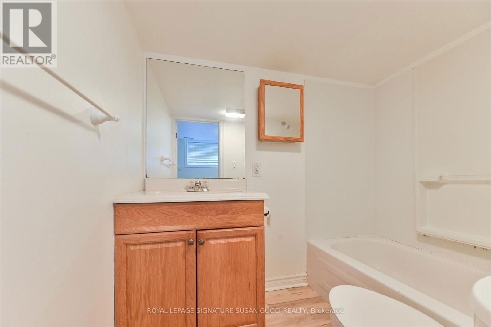 454 DONLANDS AVENUE Image 42