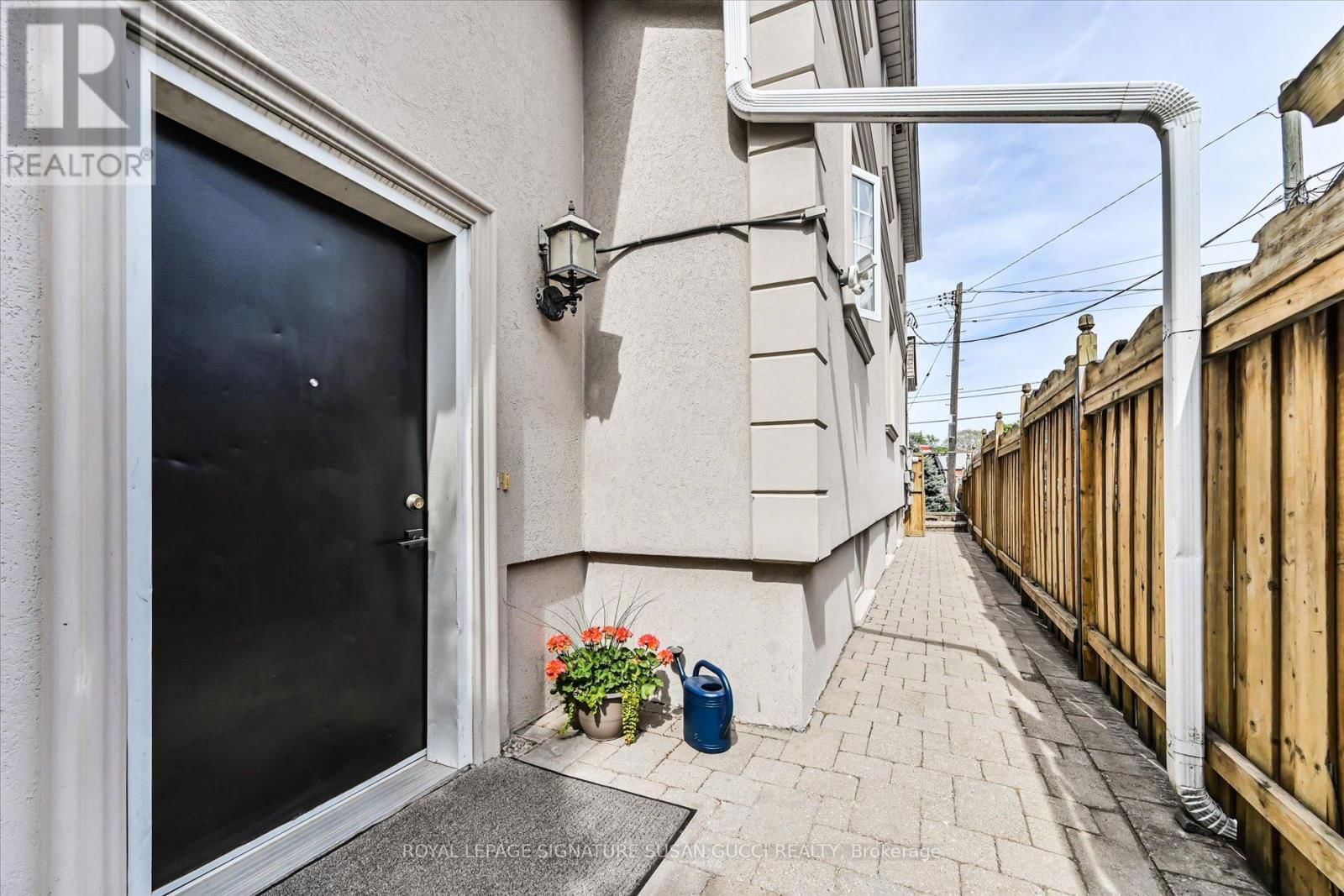 454 DONLANDS AVENUE Image 45