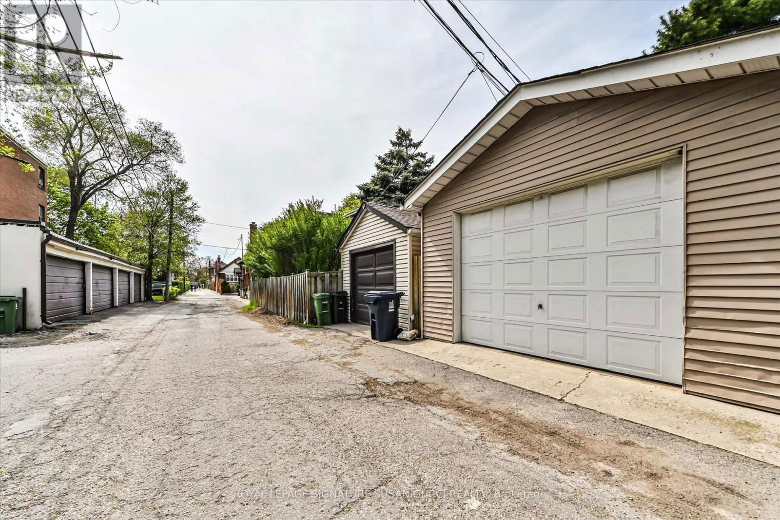 454 DONLANDS AVENUE Image 48