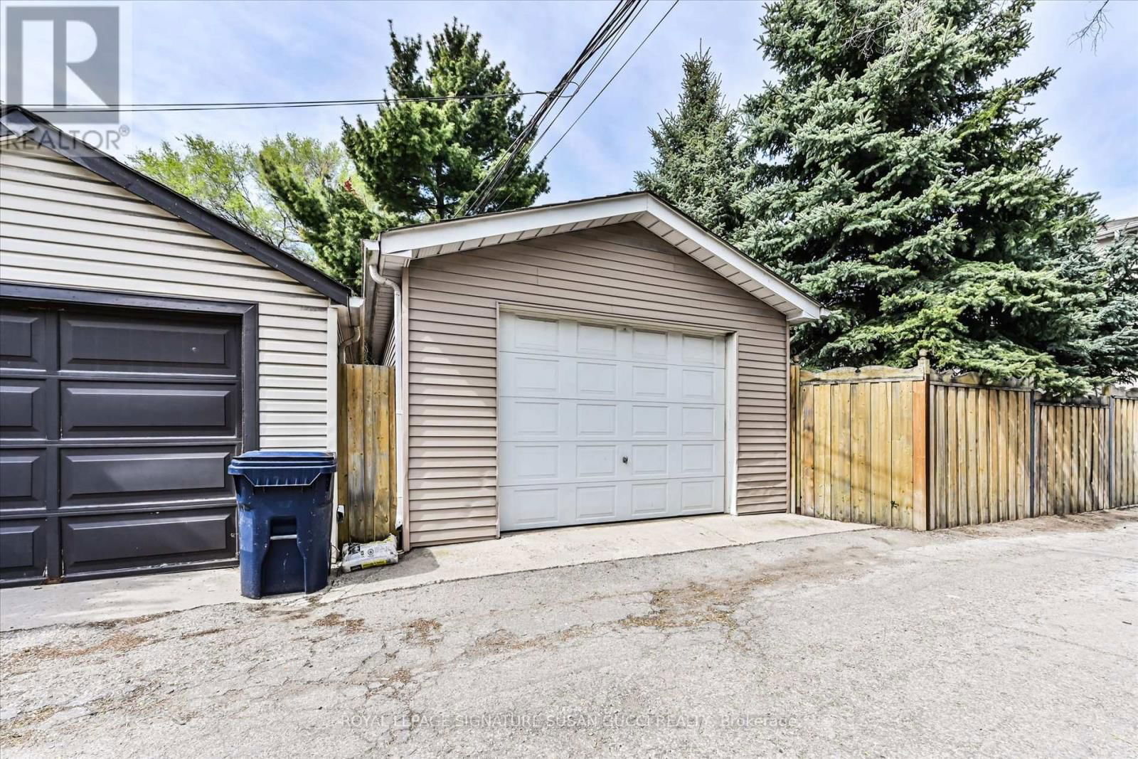 454 DONLANDS AVENUE Image 49
