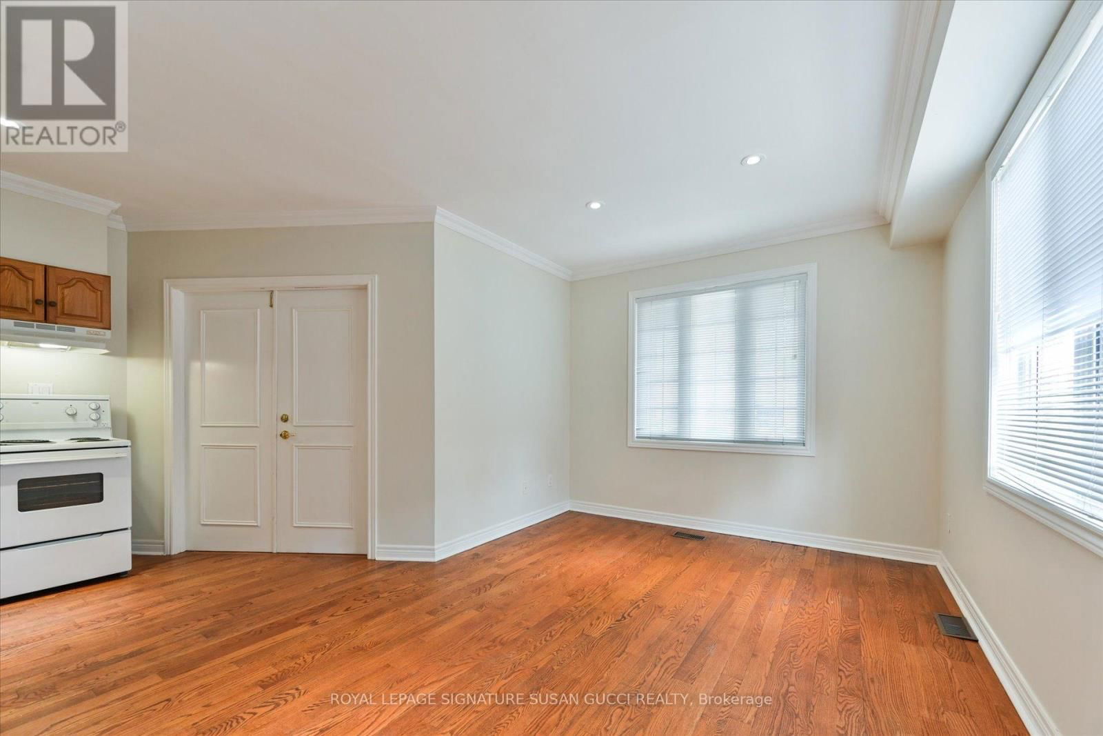 454 DONLANDS AVENUE Image 6