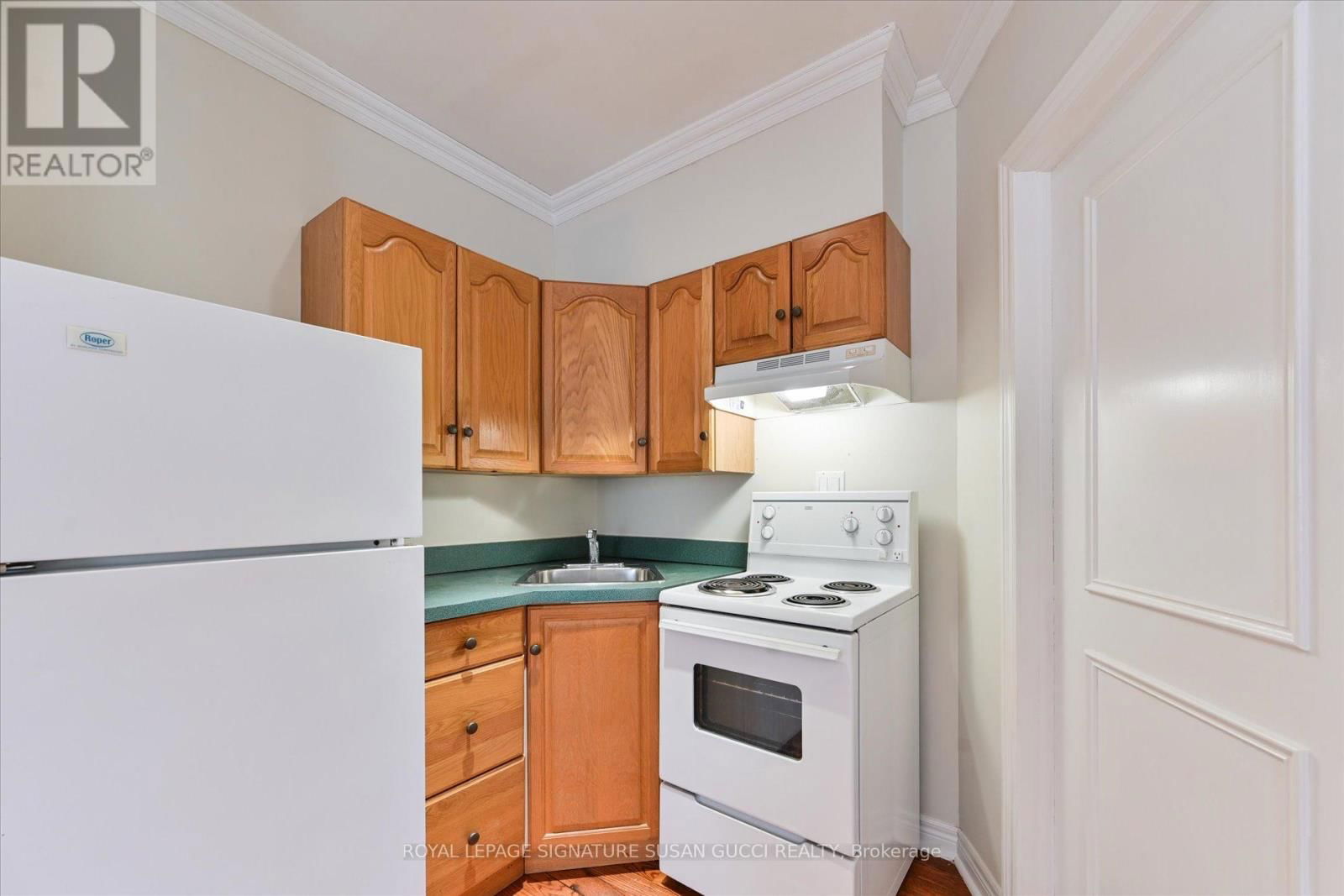 454 DONLANDS AVENUE Image 8