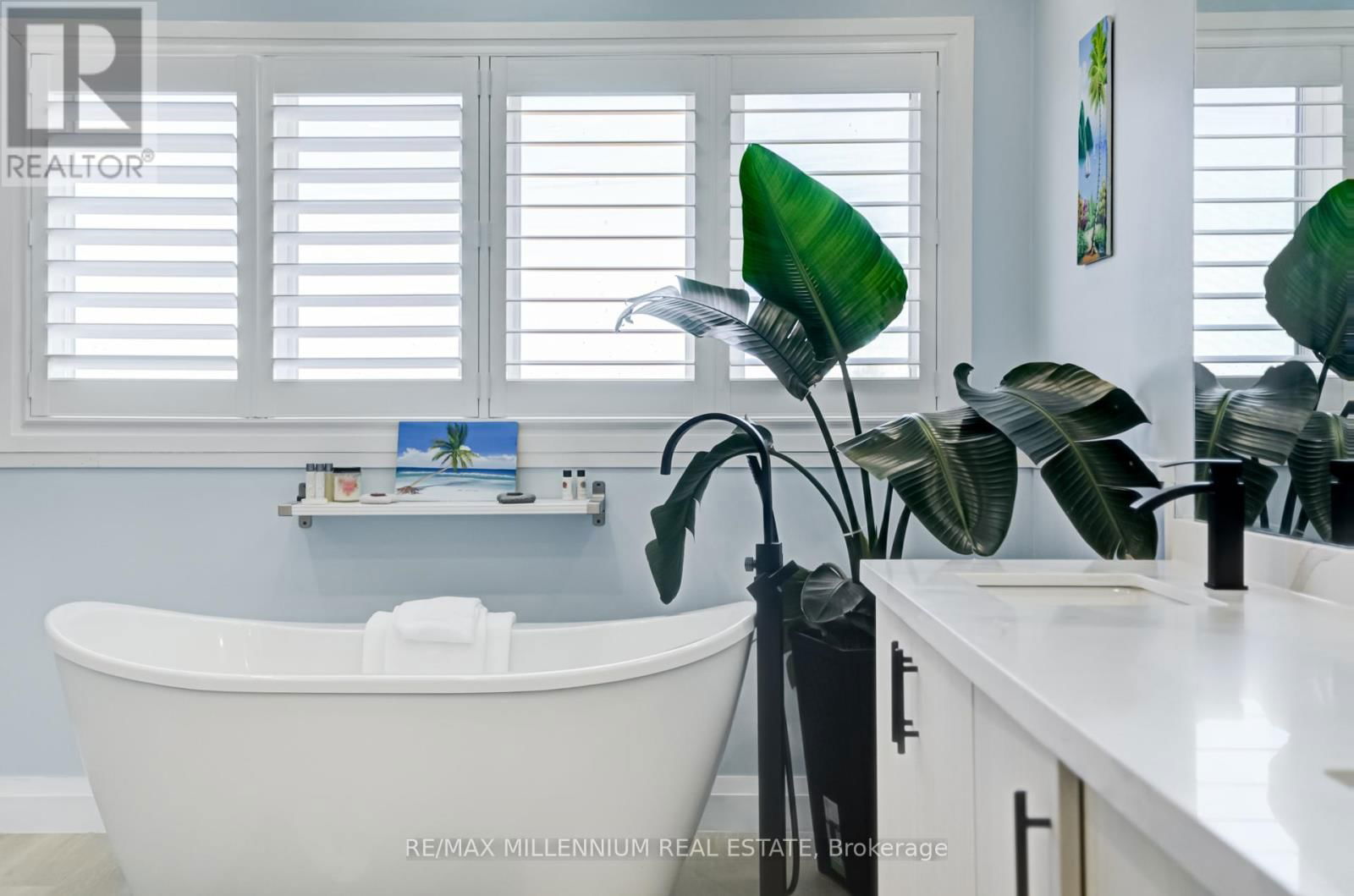 147 YACHT DRIVE Image 22