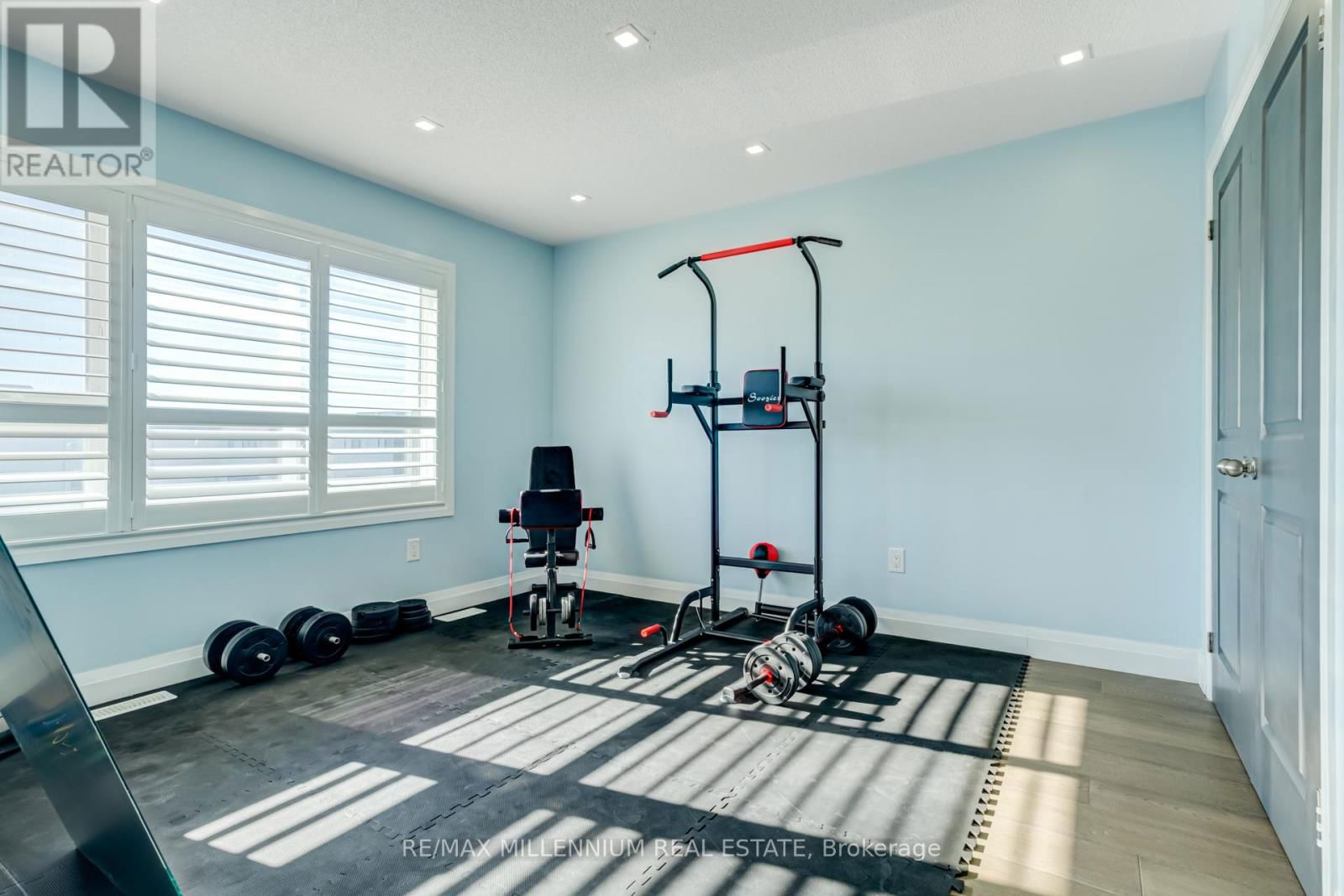 147 YACHT DRIVE Image 32