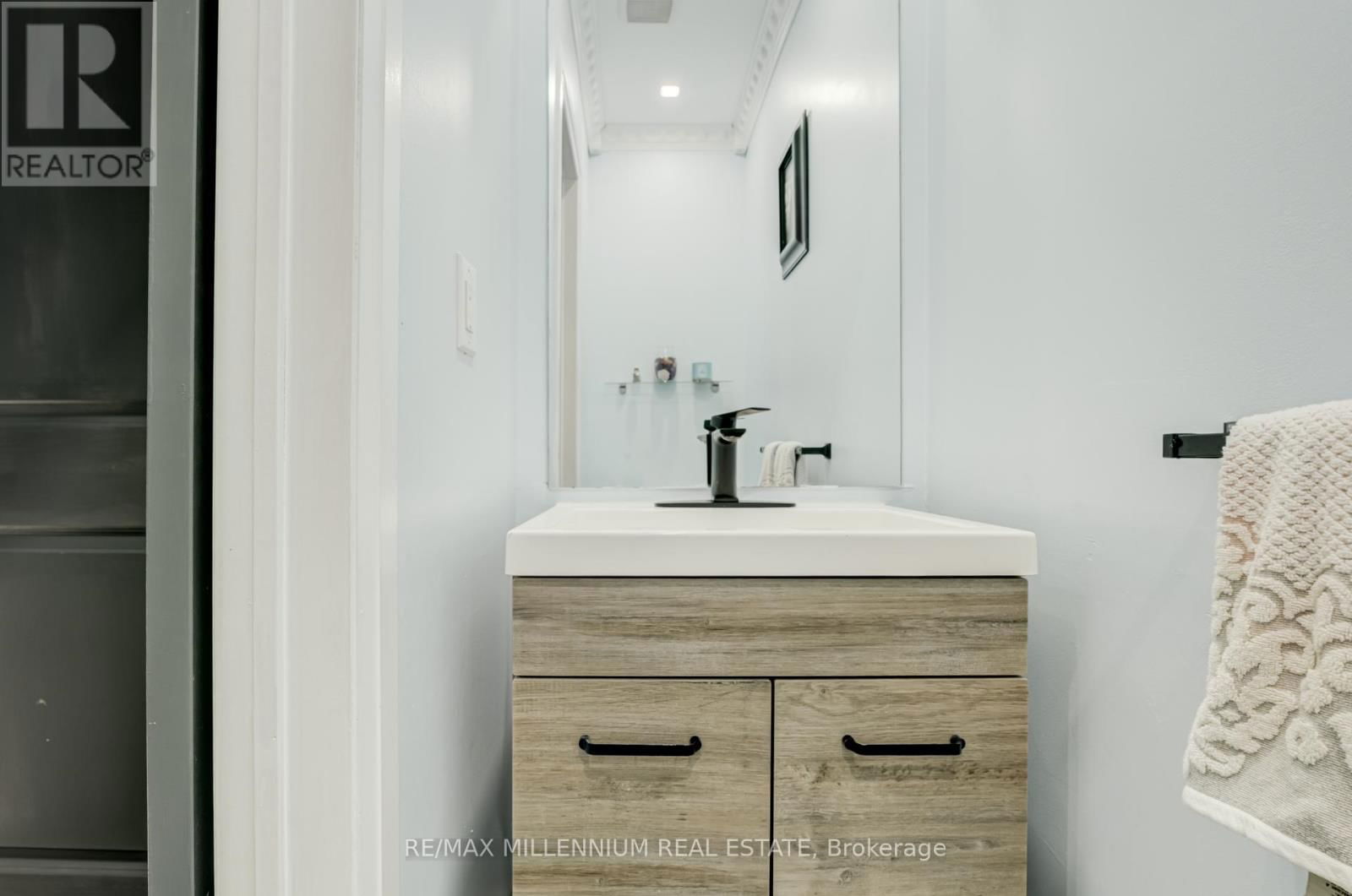 147 YACHT DRIVE Image 35