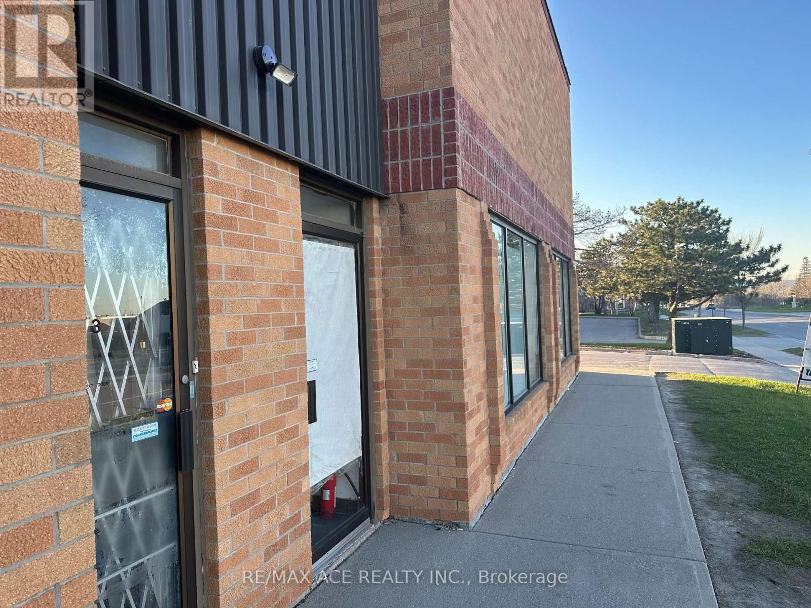 3 - 1160 TAPSCOTT ROAD Image 3