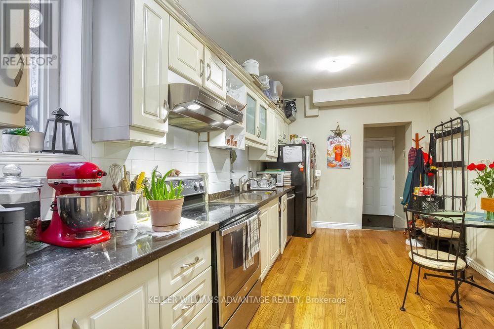 218 BROADVIEW AVENUE Image 10