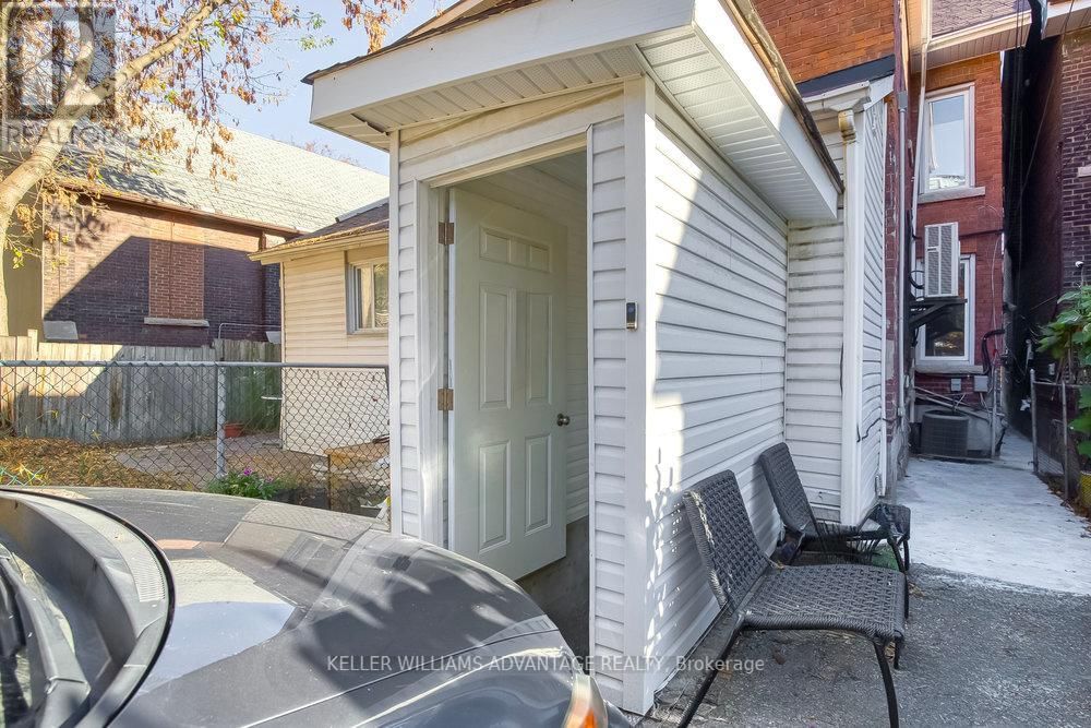 218 BROADVIEW AVENUE Image 26