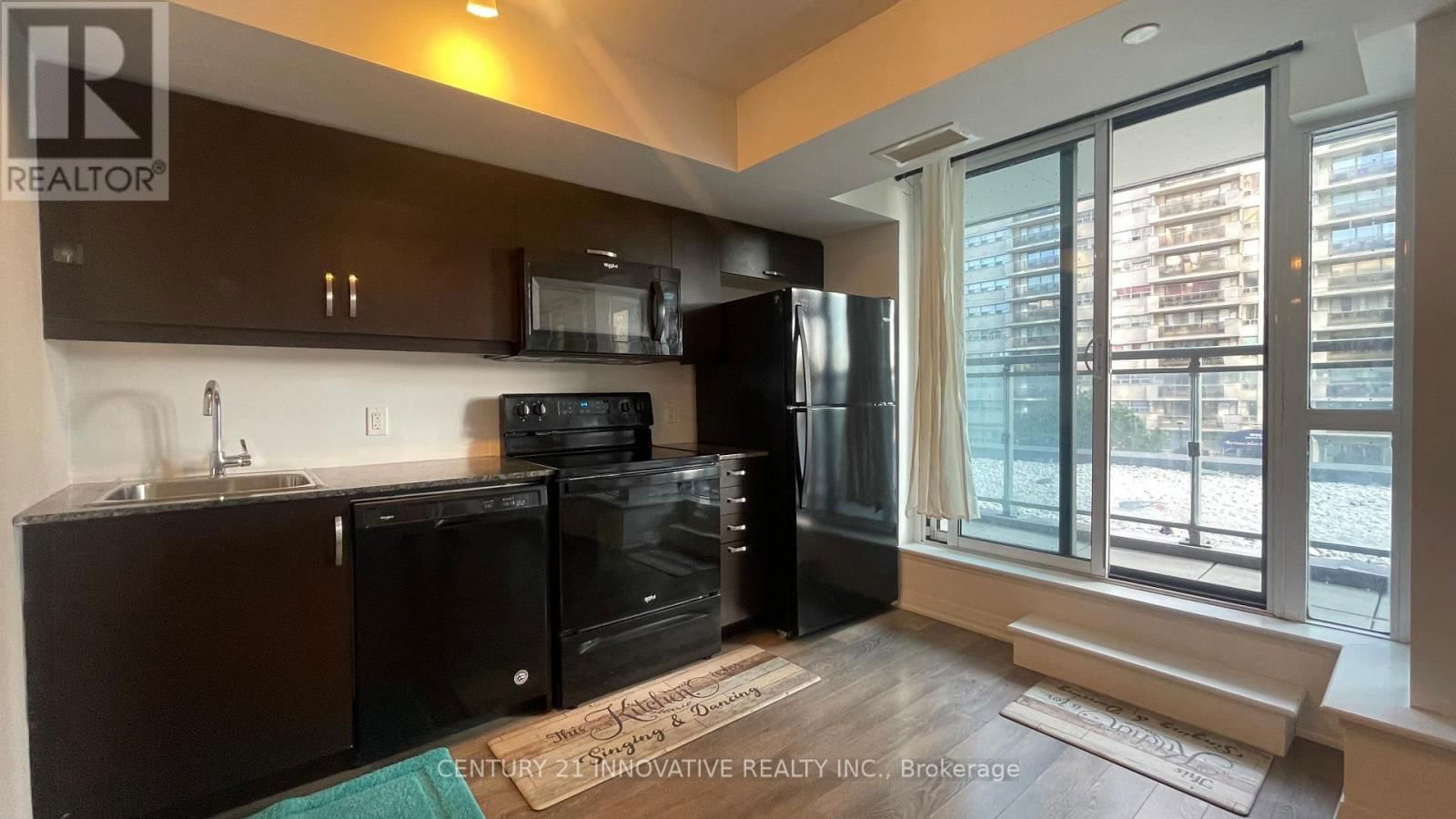 208 - 30 MEADOWGLEN PLACE Image 11