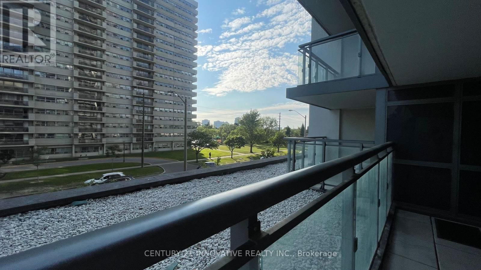 208 - 30 MEADOWGLEN PLACE Image 19