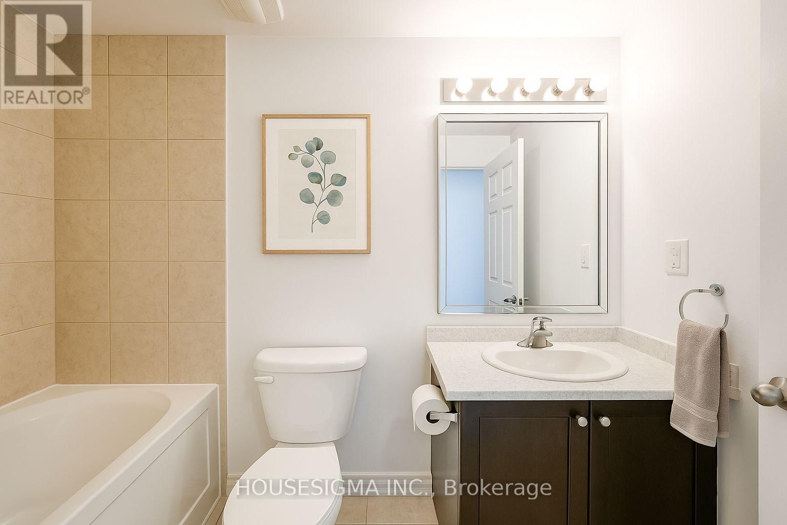 11 - 1040 ELTON WAY Image 10