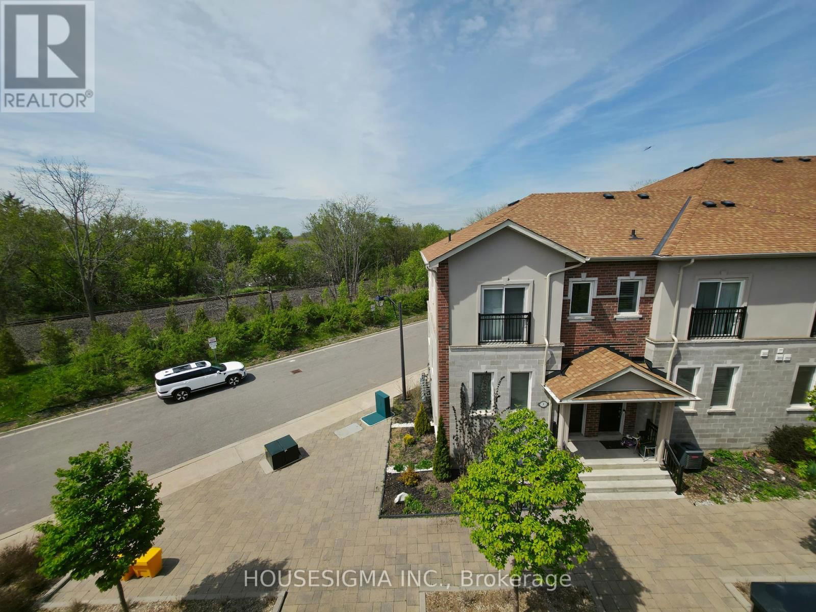 11 - 1040 ELTON WAY Image 20