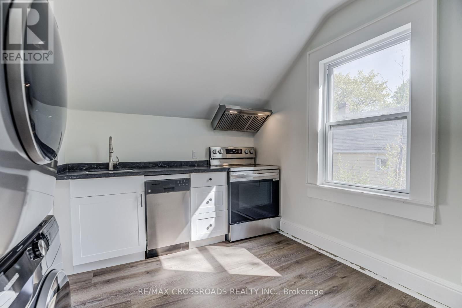 530 KINGSTON ROAD WEST Image 18