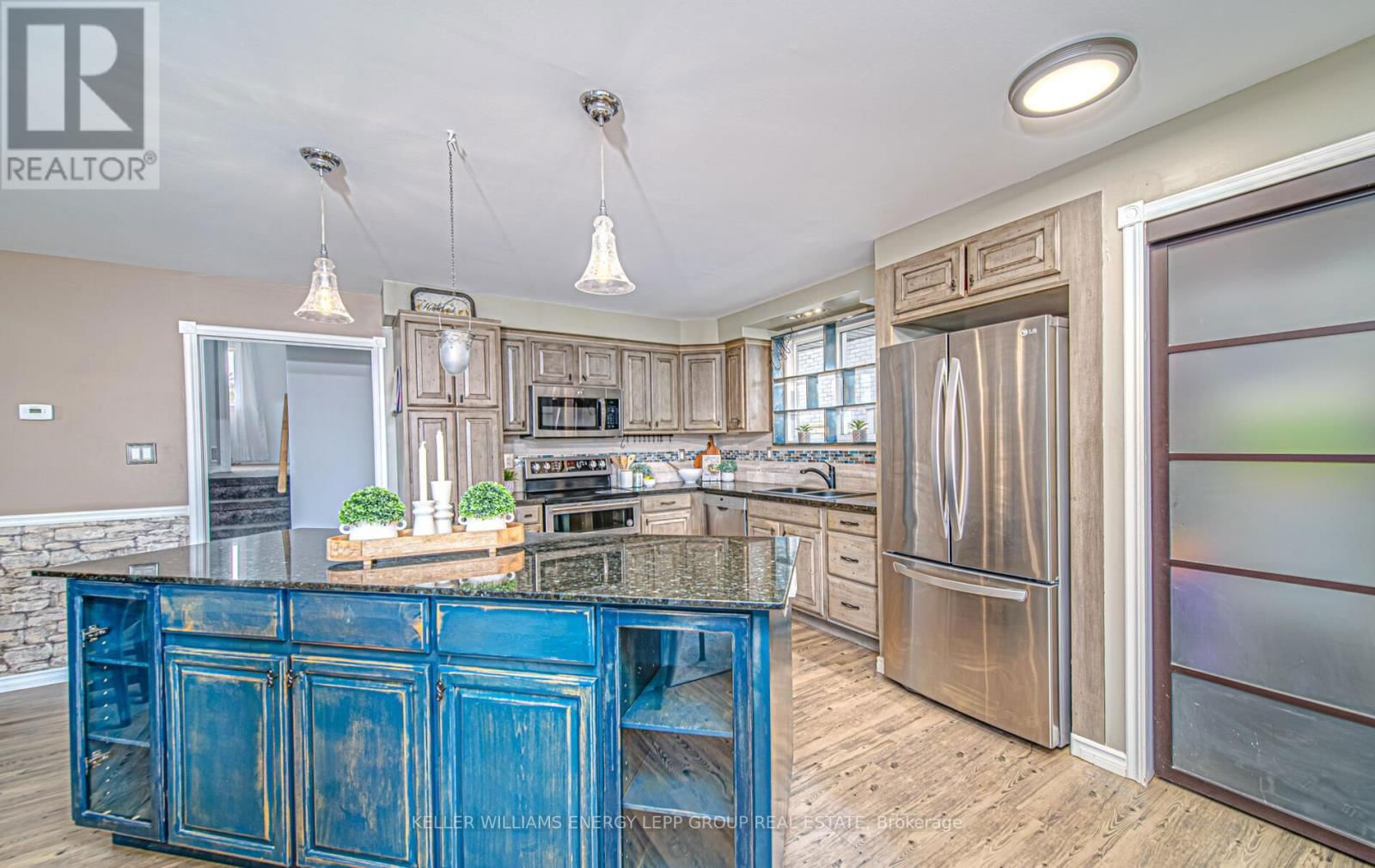 239 QUETICO AVENUE Image 13