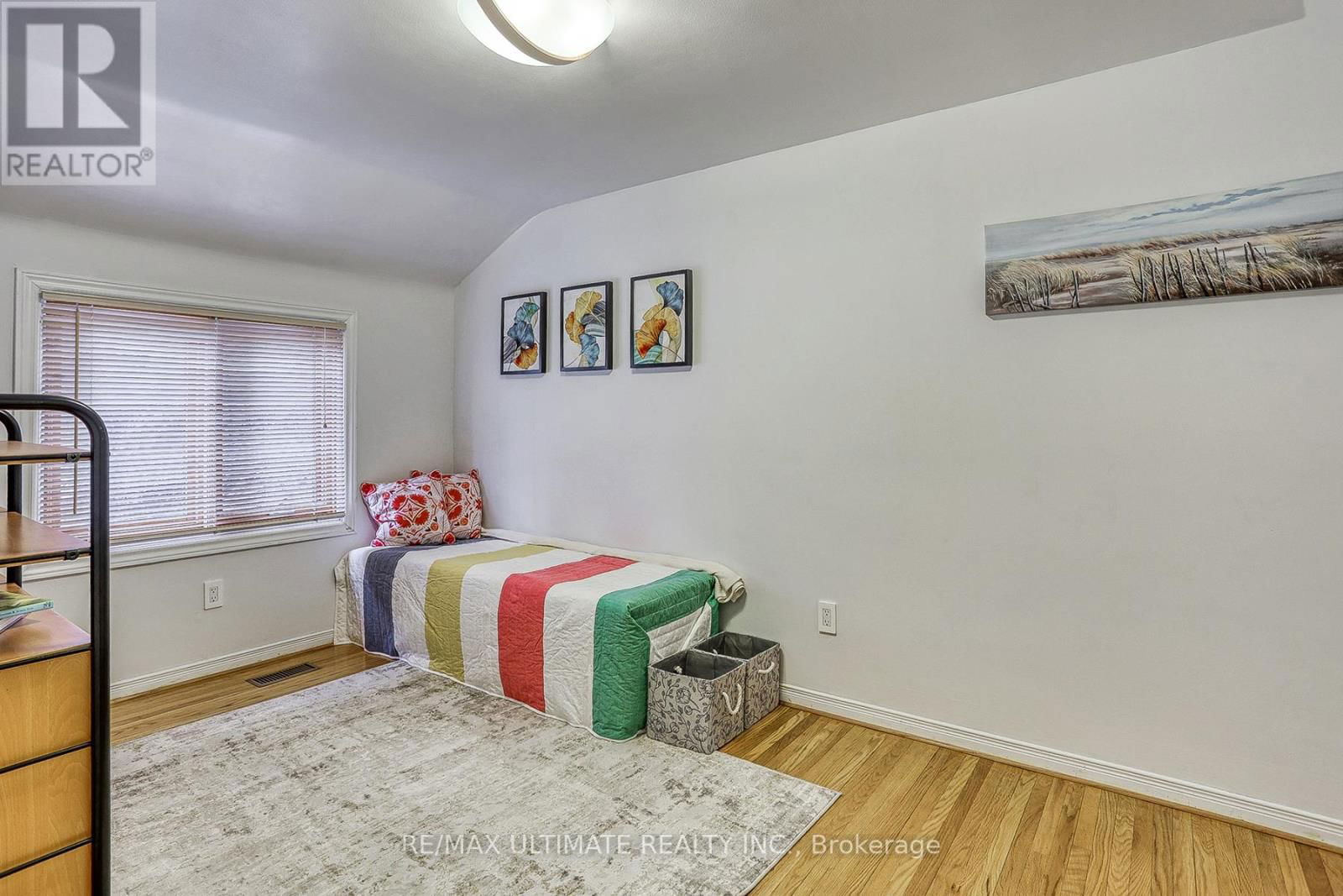 103 WEIR CRESCENT Image 17