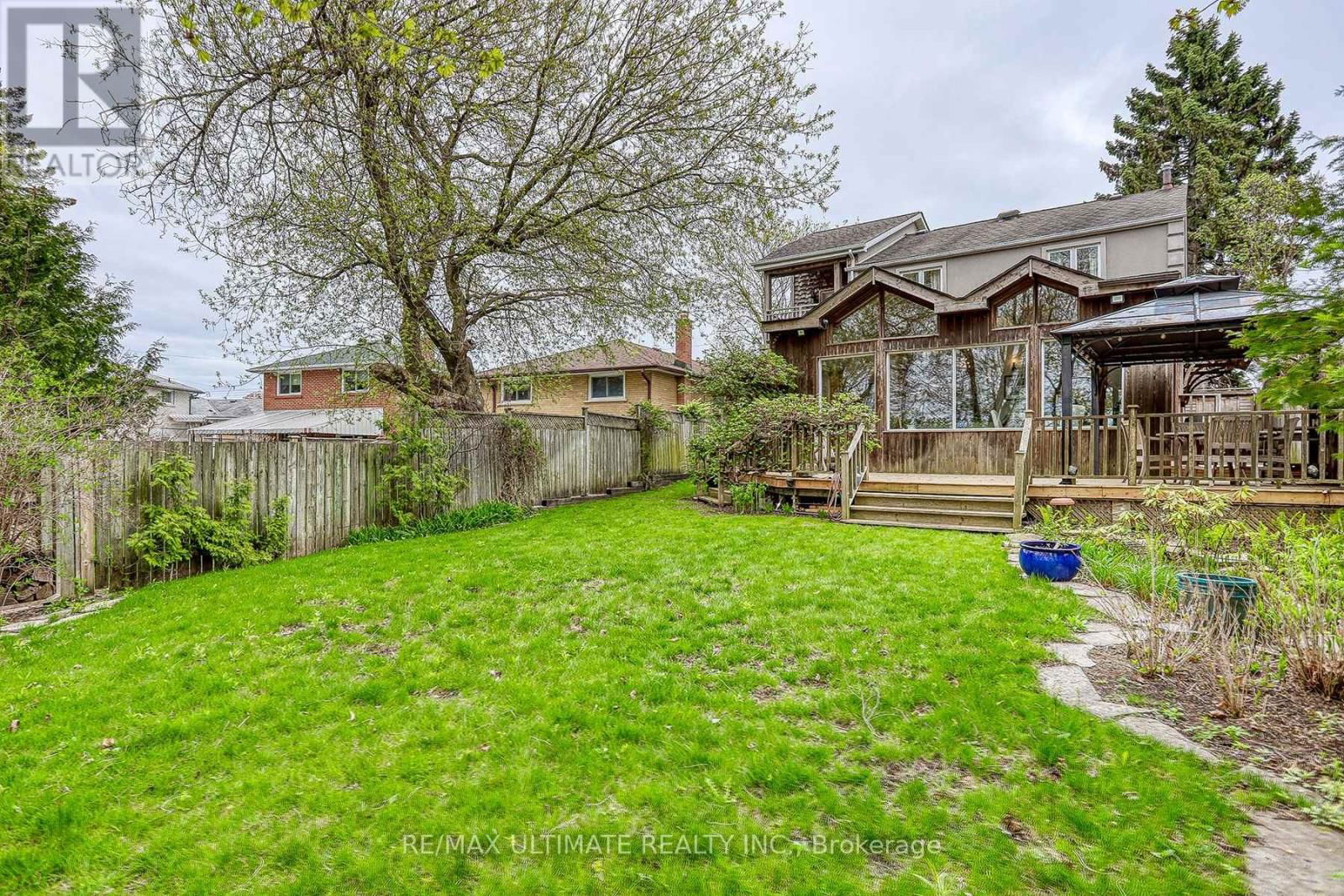 103 WEIR CRESCENT Image 42
