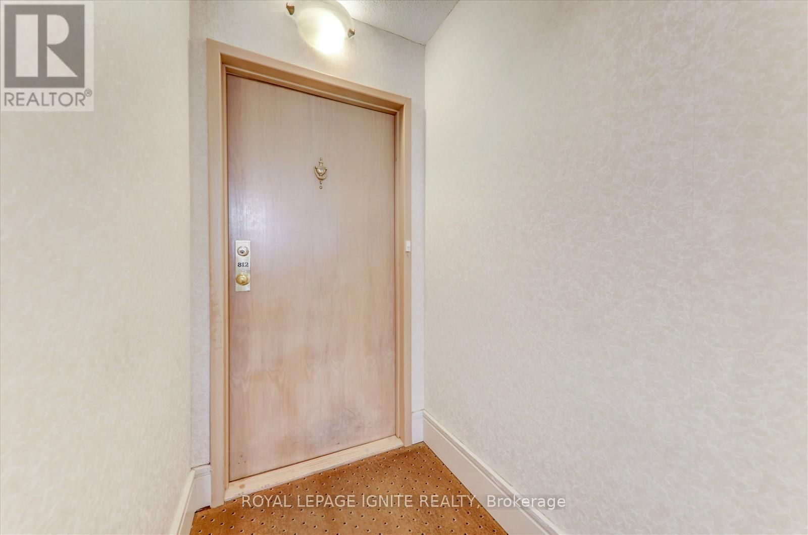812 - 45 CUMBERLAND LANE Image 10