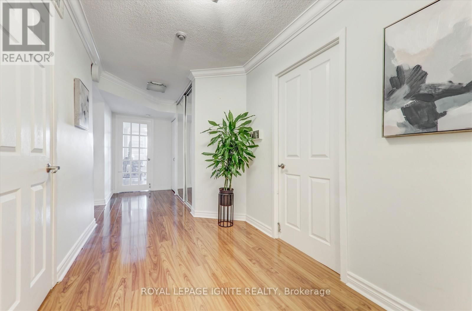 812 - 45 CUMBERLAND LANE Image 12