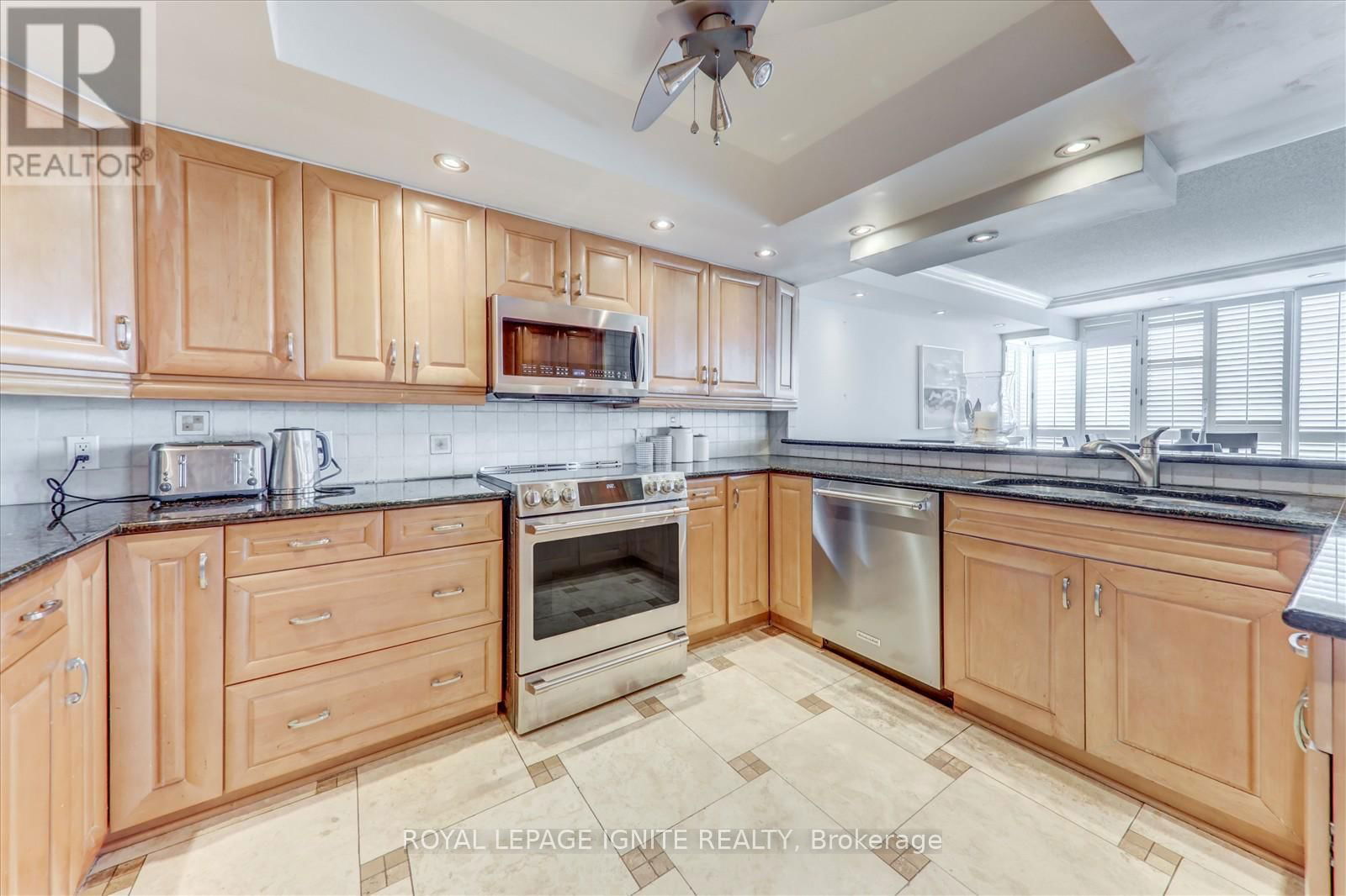 812 - 45 CUMBERLAND LANE Image 14