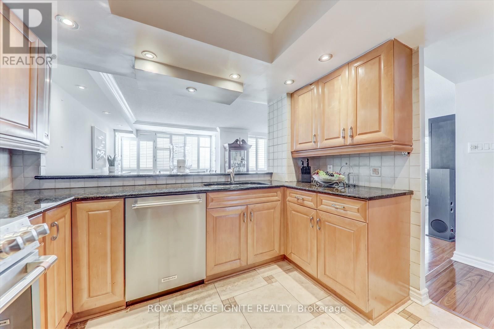 812 - 45 CUMBERLAND LANE Image 15