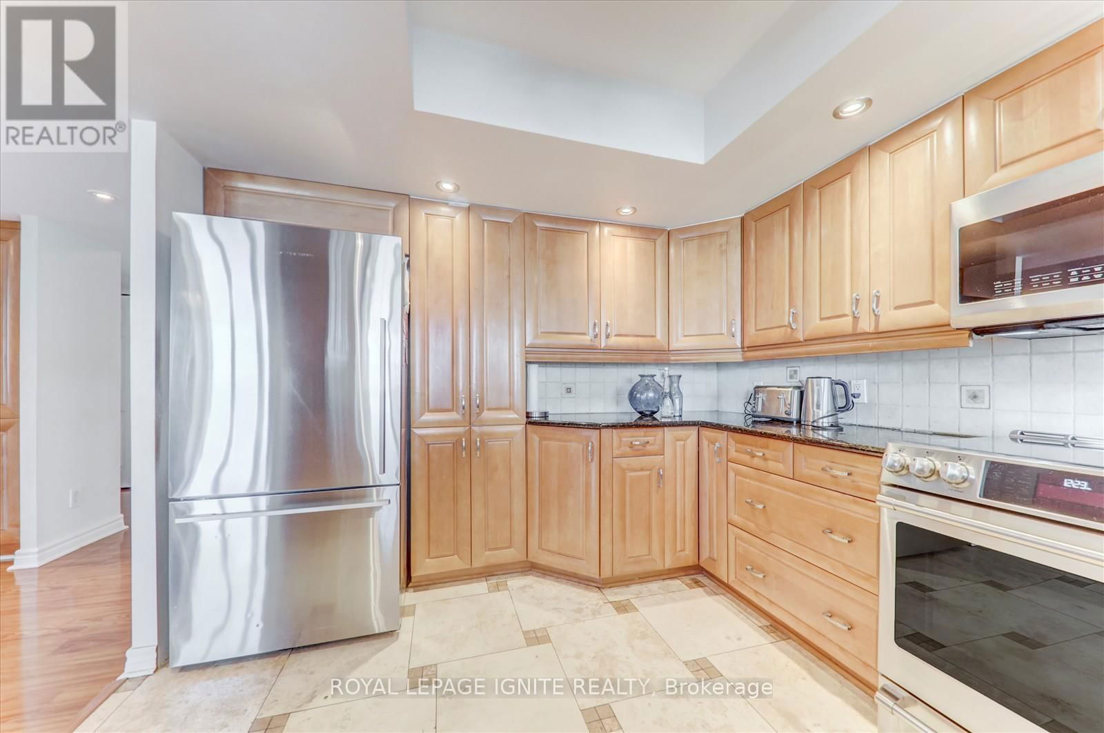 812 - 45 CUMBERLAND LANE Image 16