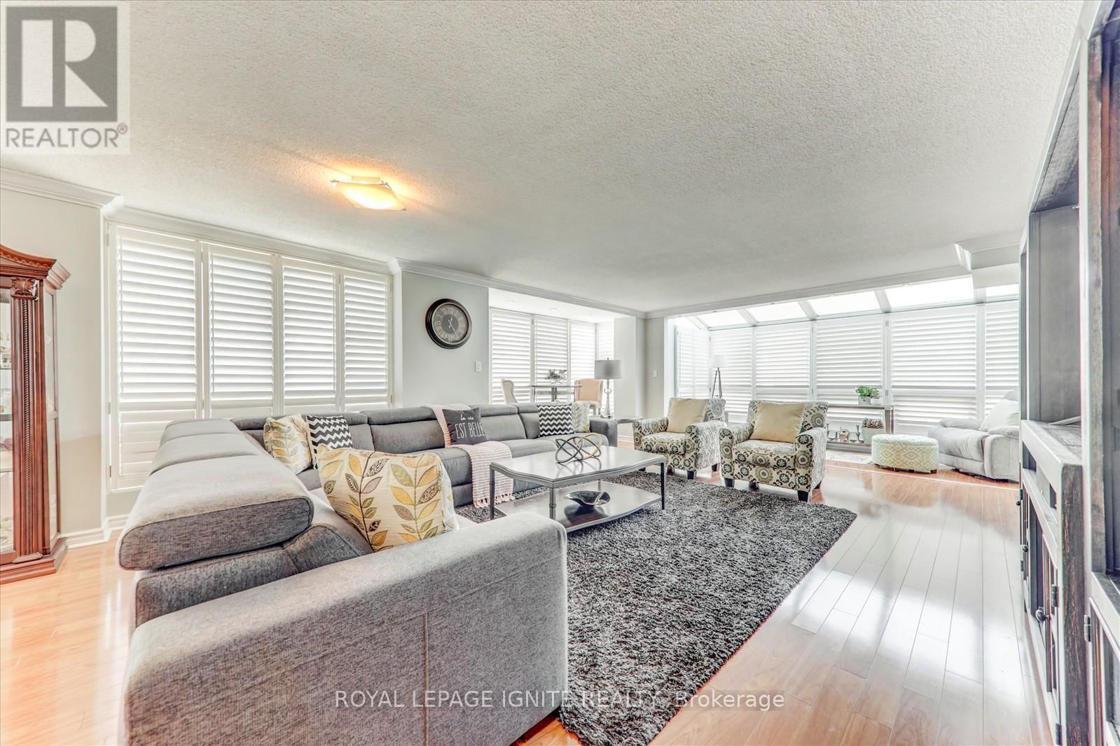 812 - 45 CUMBERLAND LANE Image 17