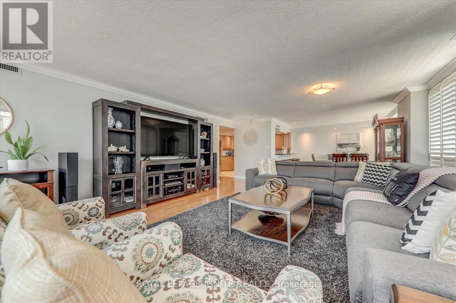 812 - 45 CUMBERLAND LANE Image 20