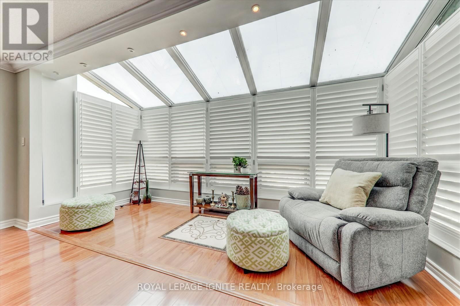 812 - 45 CUMBERLAND LANE Image 22
