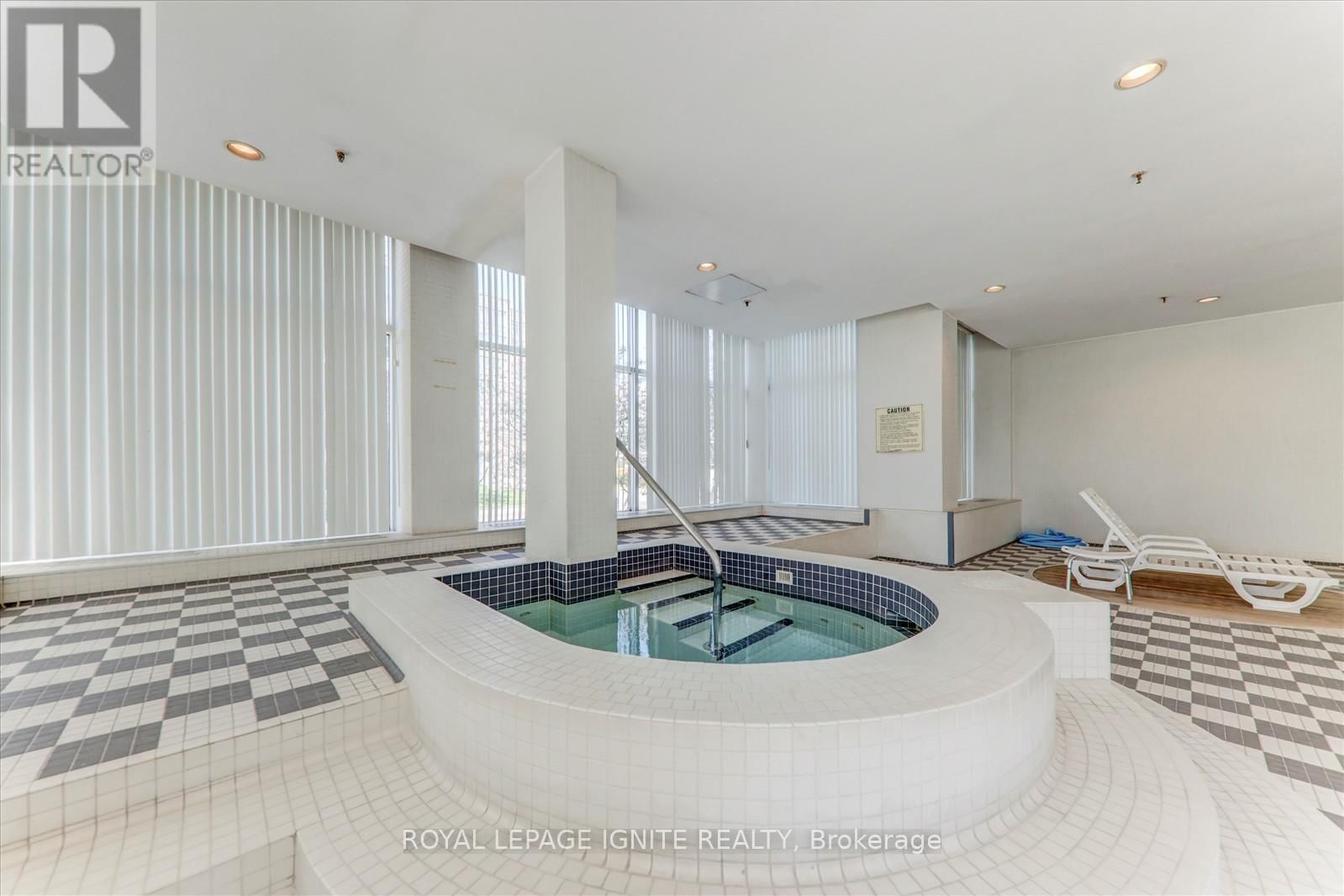 812 - 45 CUMBERLAND LANE Image 36