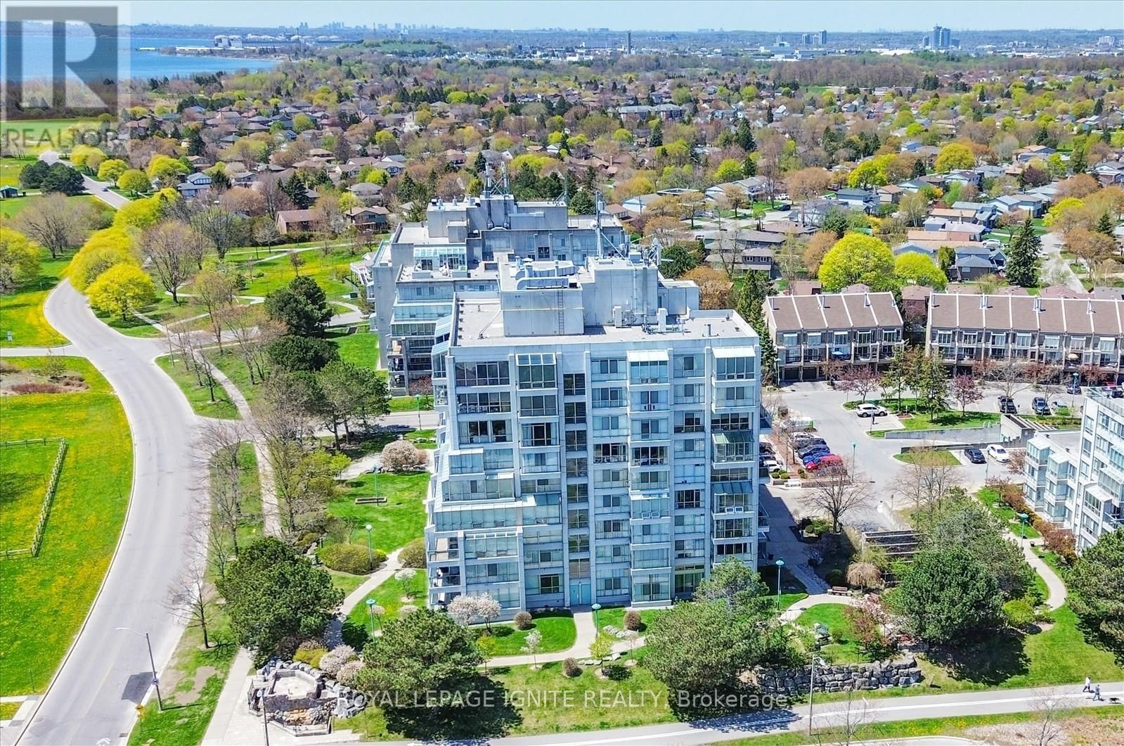 812 - 45 CUMBERLAND LANE Image 4