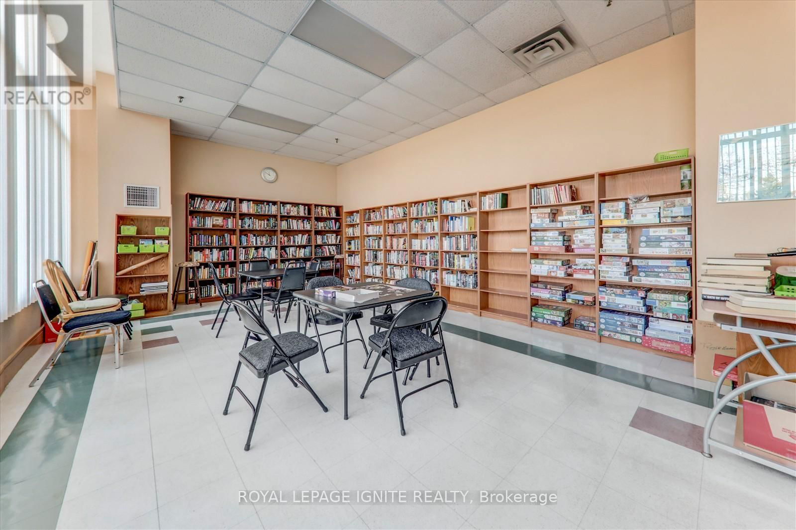 812 - 45 CUMBERLAND LANE Image 40