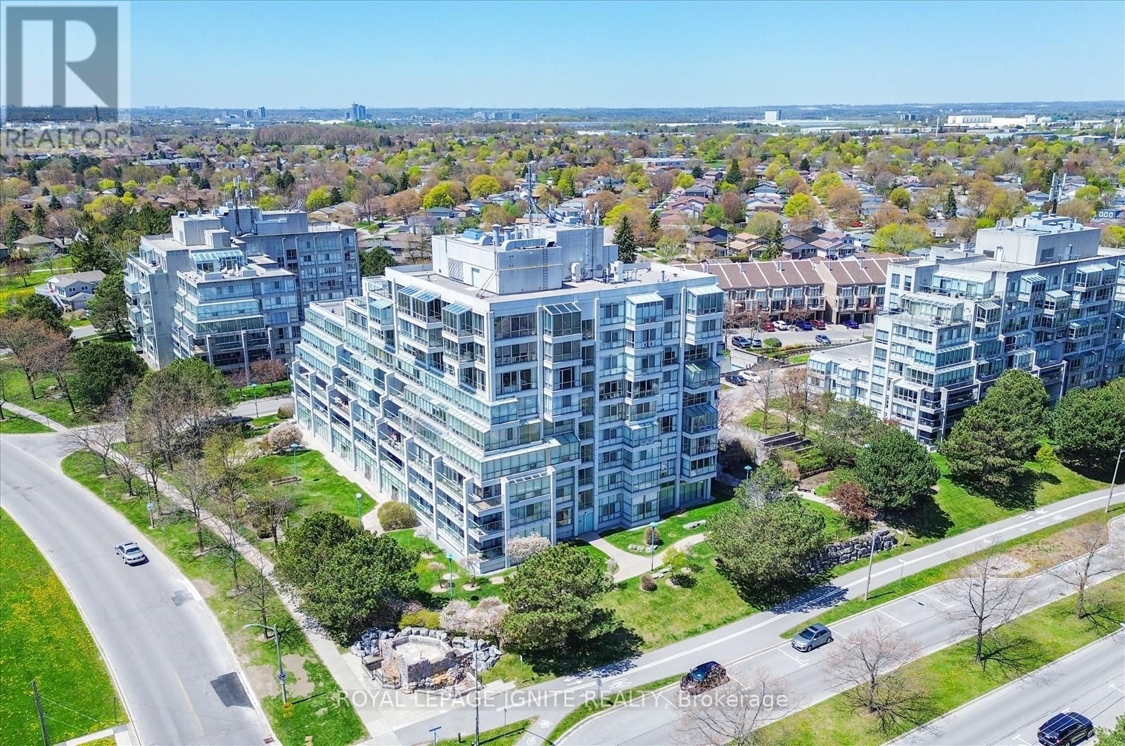 812 - 45 CUMBERLAND LANE Image 41