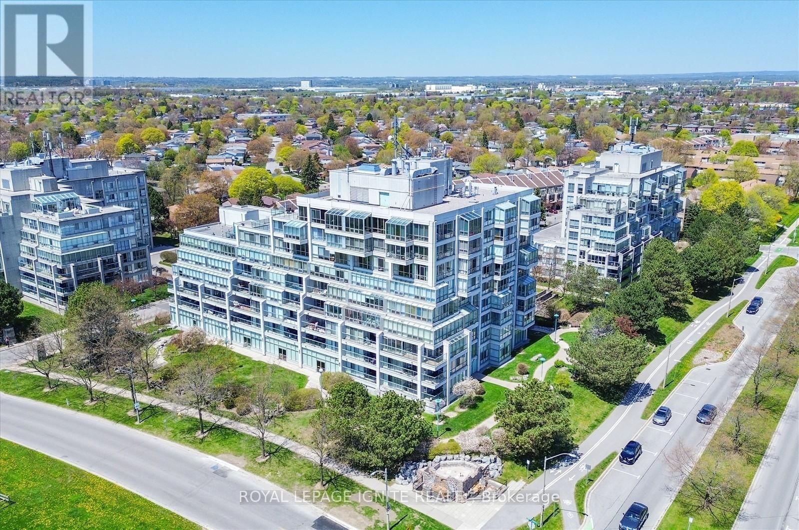 812 - 45 CUMBERLAND LANE Image 42