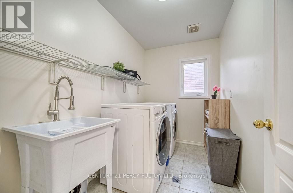 84 GALEA DRIVE Image 33
