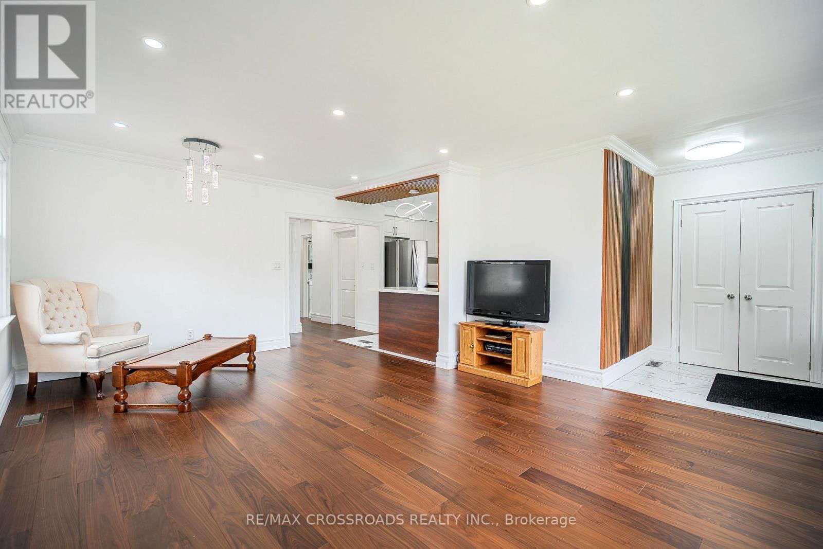 52 SLAN AVENUE Image 10