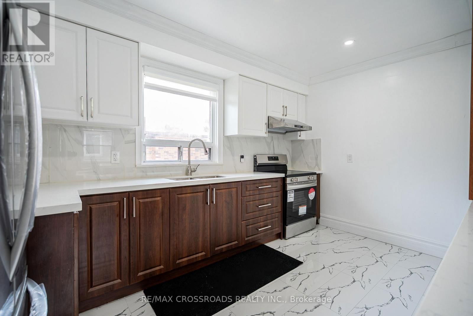 52 SLAN AVENUE Image 15