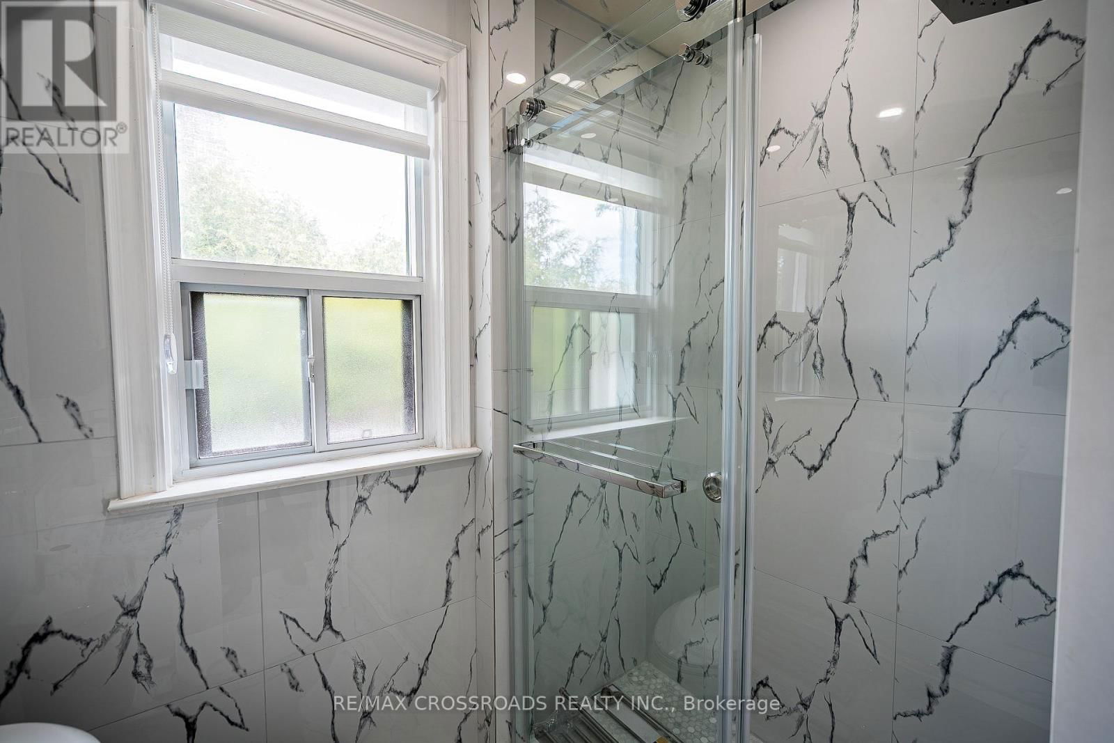 52 SLAN AVENUE Image 23