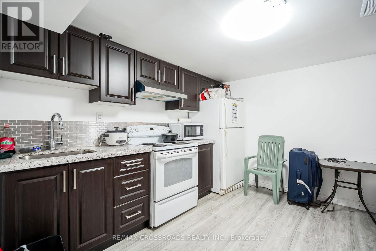 52 SLAN AVENUE Image 30