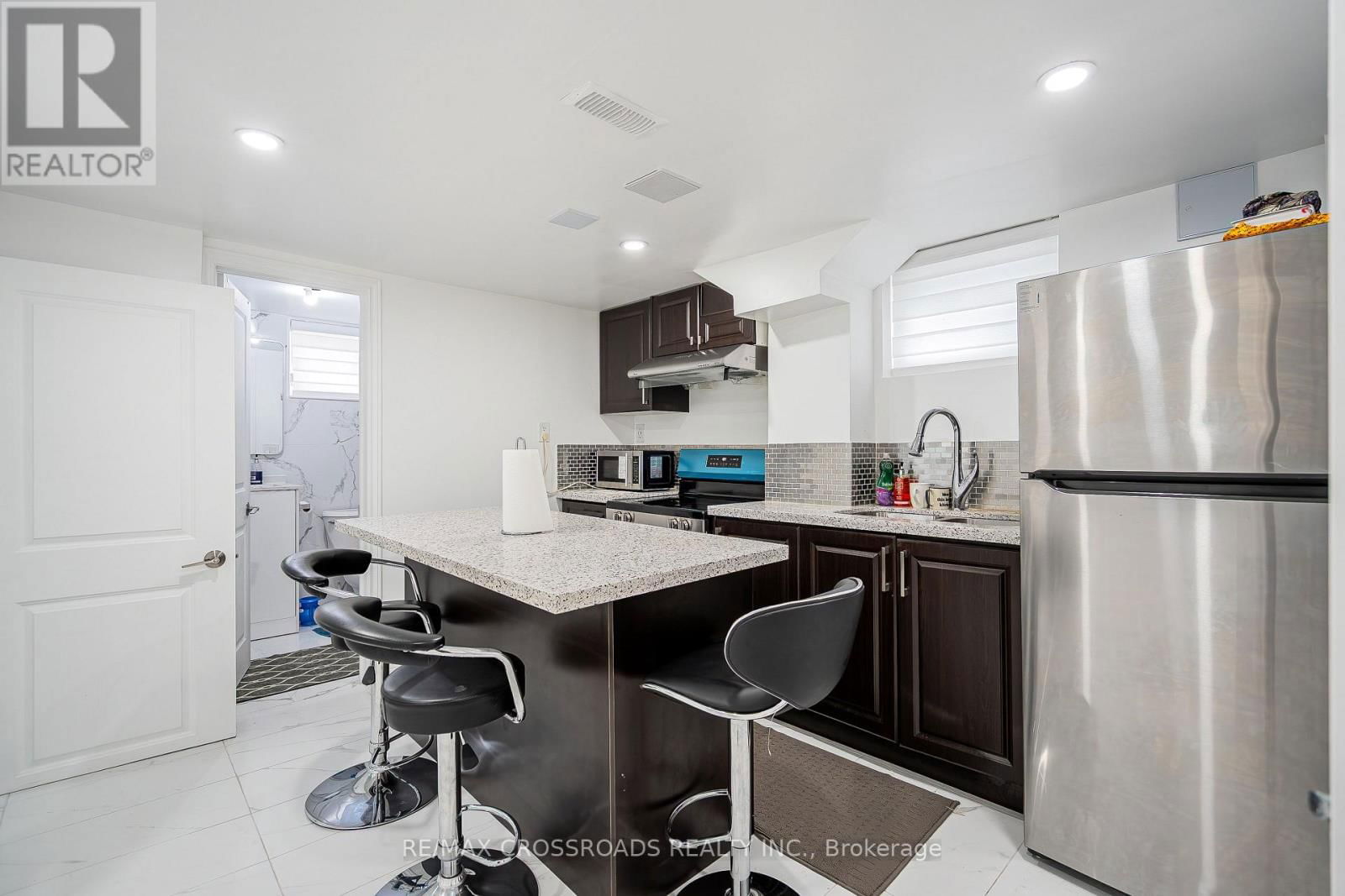 52 SLAN AVENUE Image 36