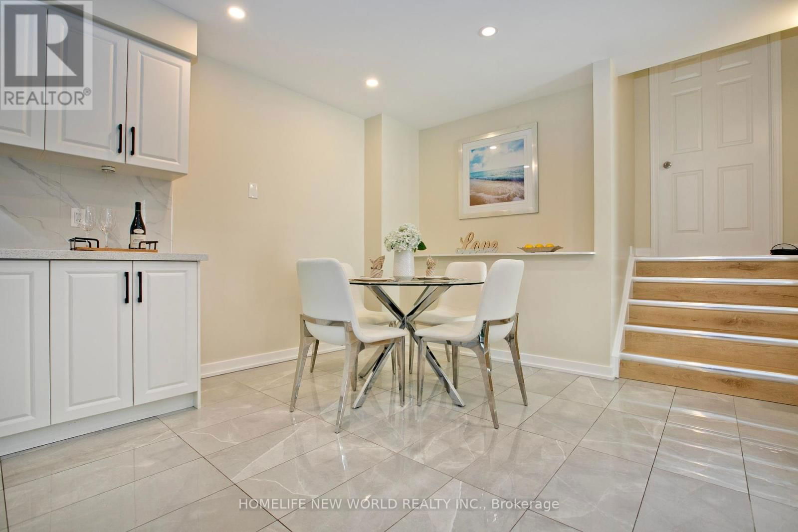 98 SEAMIST CRESCENT Image 13