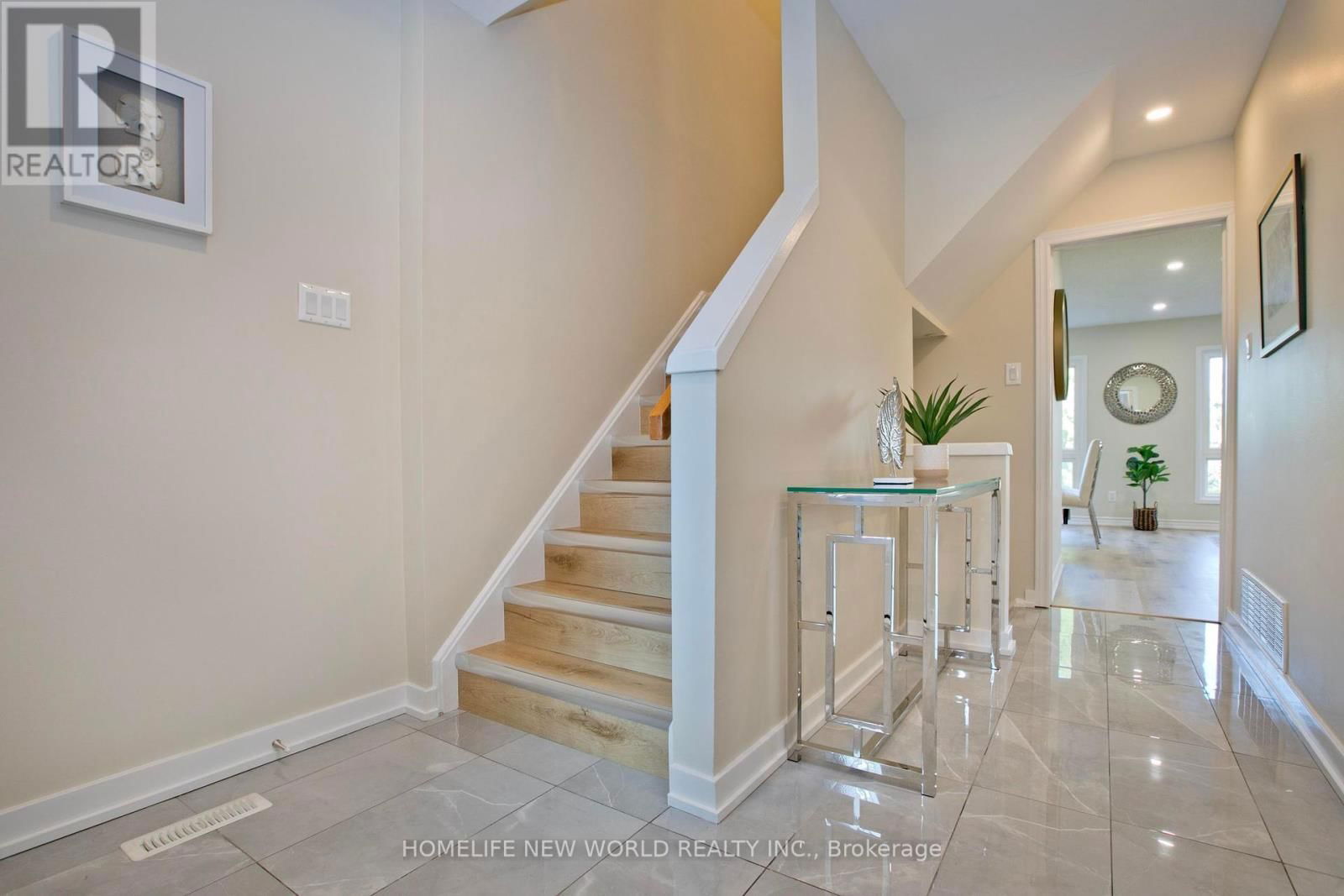 98 SEAMIST CRESCENT Image 3