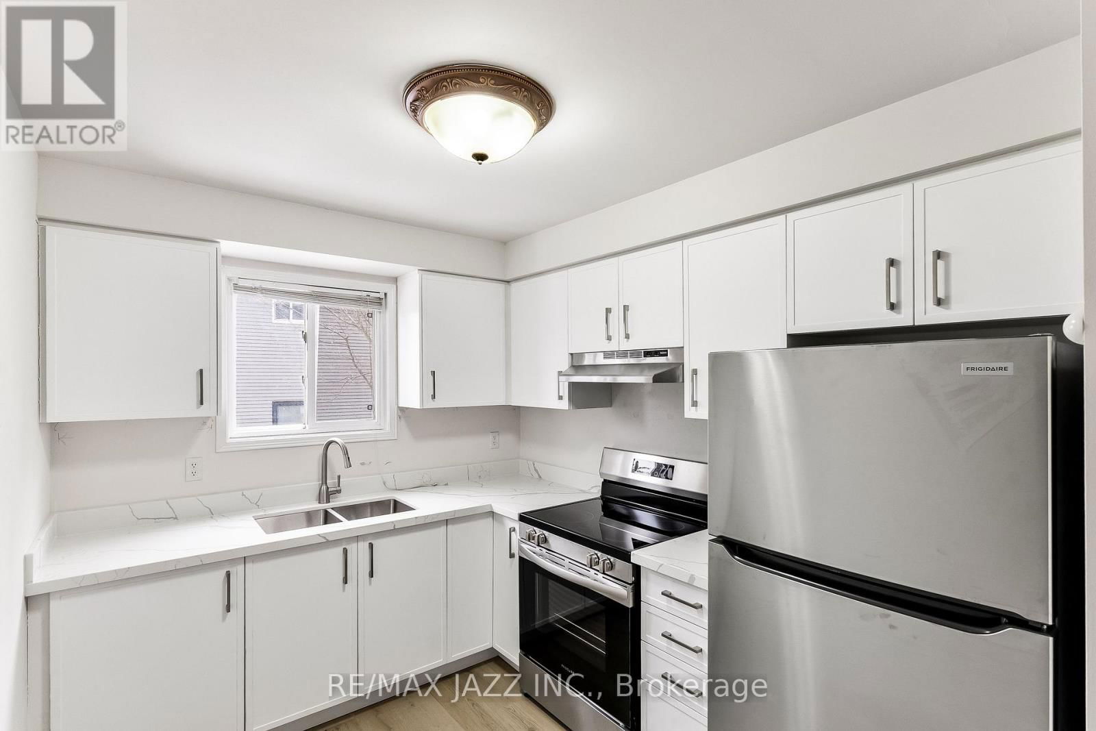 Unit 2 - 1397 RITSON ROAD SOUTH Image 12