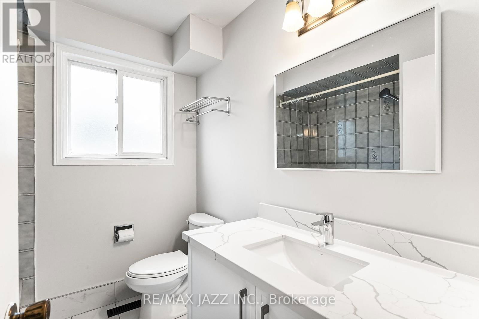 Unit 2 - 1397 RITSON ROAD SOUTH Image 17