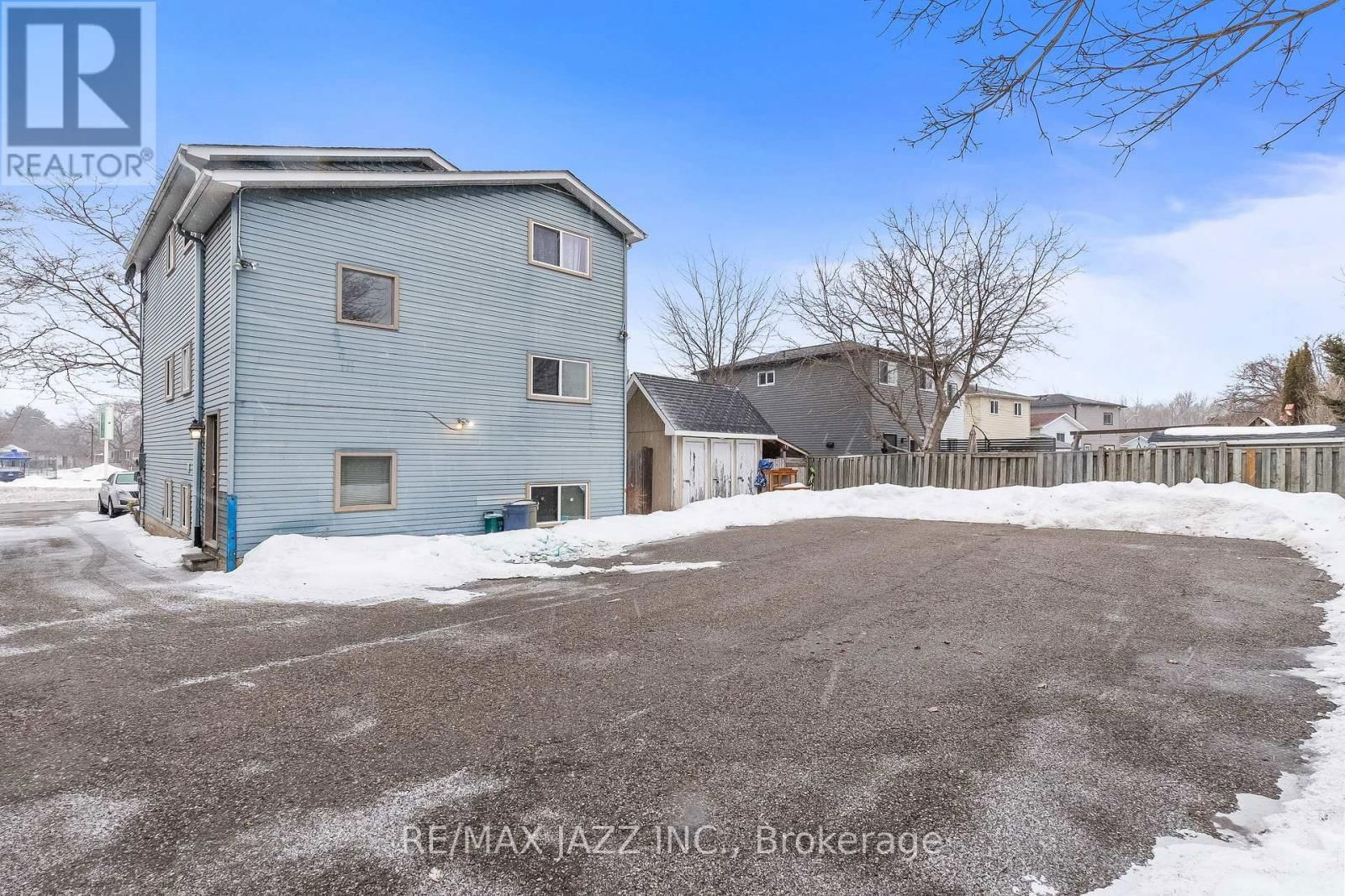 Unit 2 - 1397 RITSON ROAD SOUTH Image 22