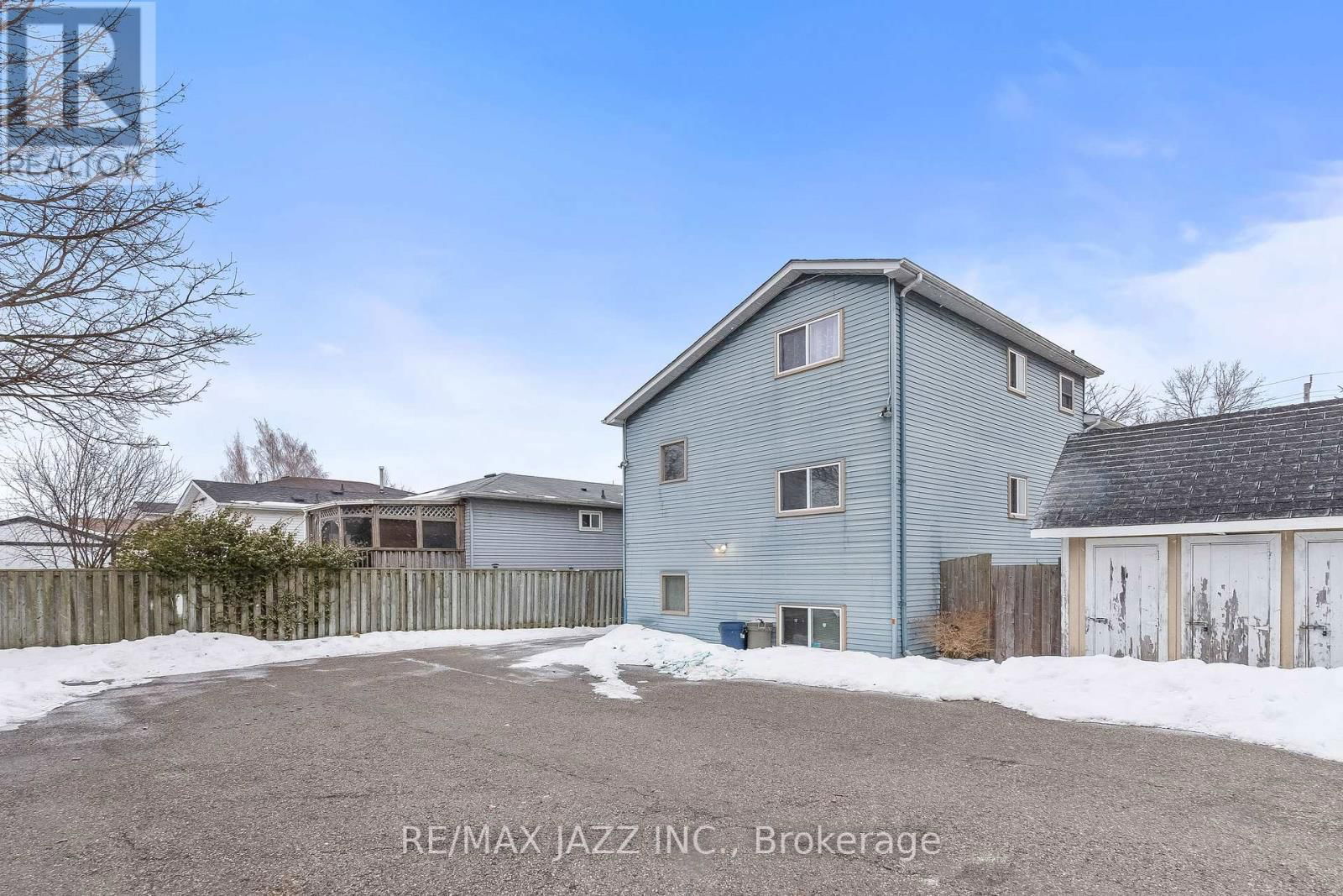 Unit 2 - 1397 RITSON ROAD SOUTH Image 23