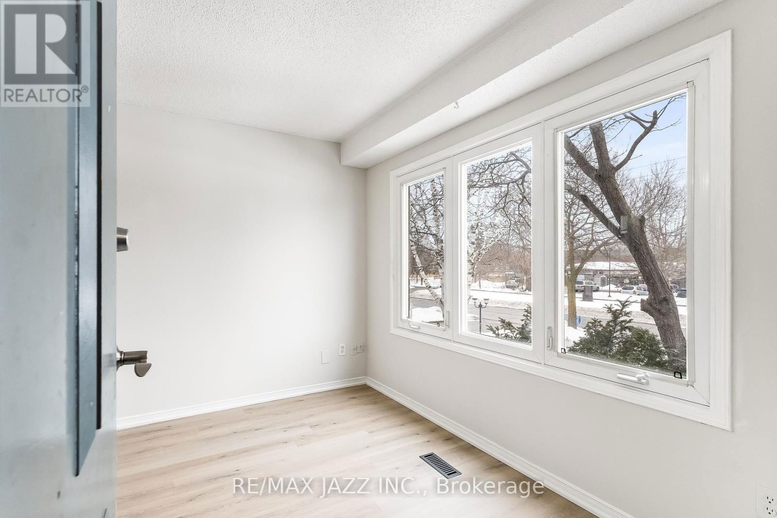 Unit 2 - 1397 RITSON ROAD SOUTH Image 7